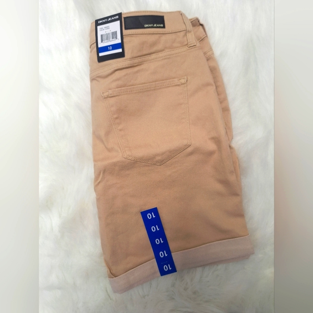 DKNY cuffed shorts- NWT - Picture 3 of 3